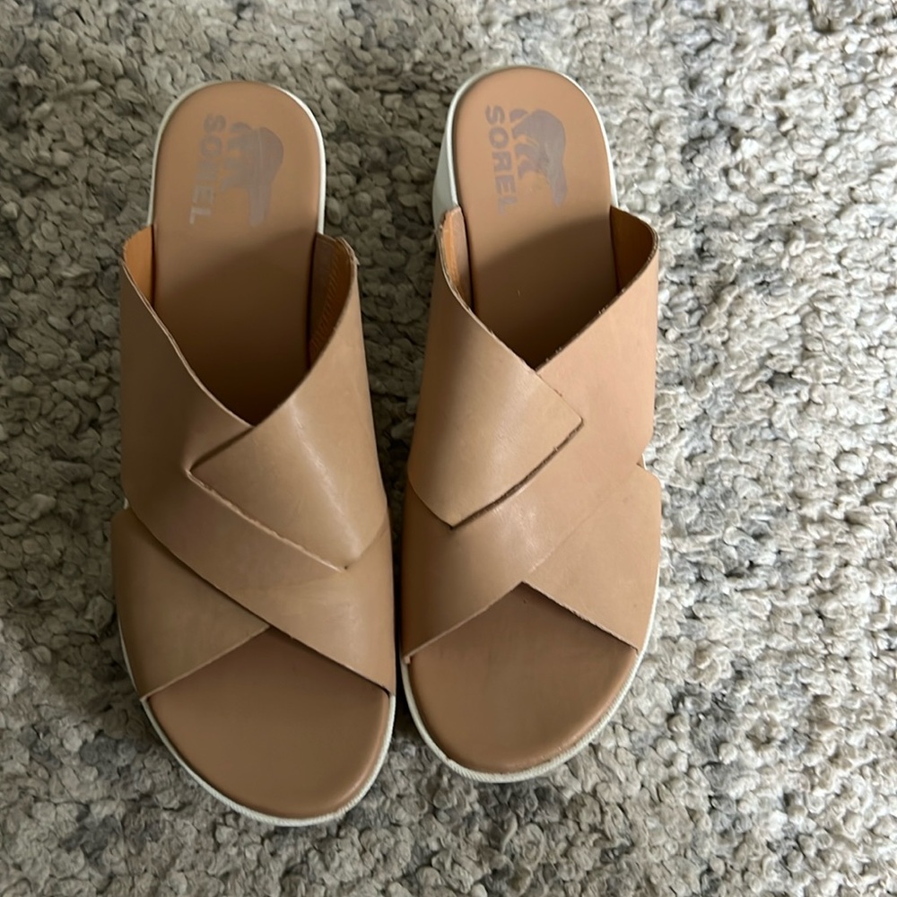 Sorels size 10 Flat Form mules